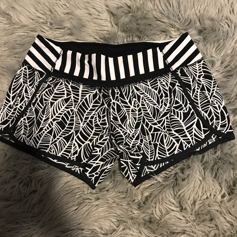 Lululemon black + white shorts